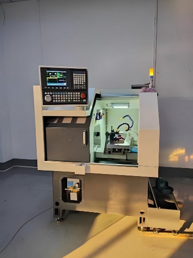 lc-15 small cnc swiss lathe machine-2.jpg lc-15 small cnc swiss lathe machine-2.jpg