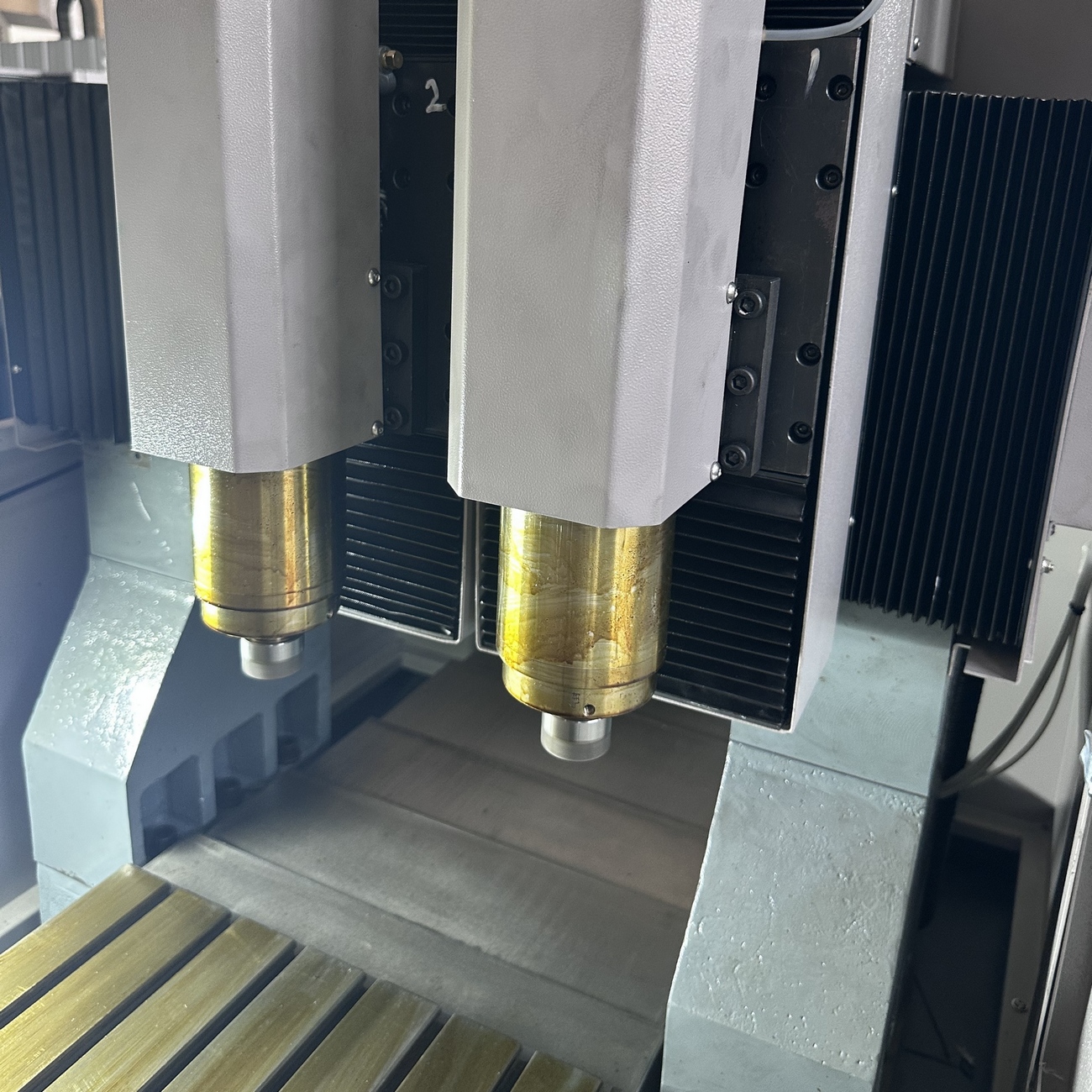 vmc4060 cnc engraving machine 2 spinlde-3.jpg vmc4060 cnc engraving machine 2 spinlde-3.jpg