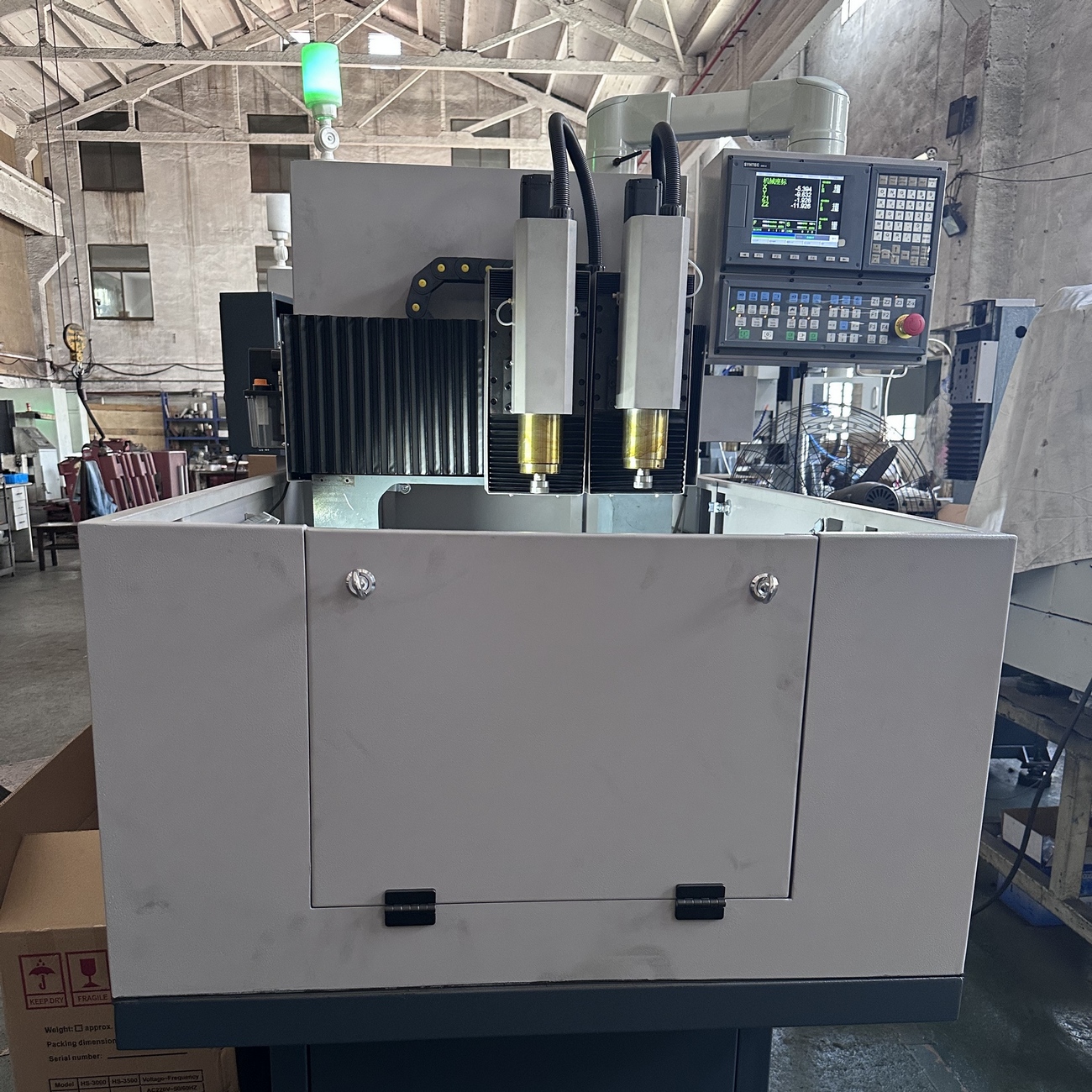 vmc4060 cnc engraving machine 2 spinlde--5.jpg vmc4060 cnc engraving machine 2 spinlde--5.jpg