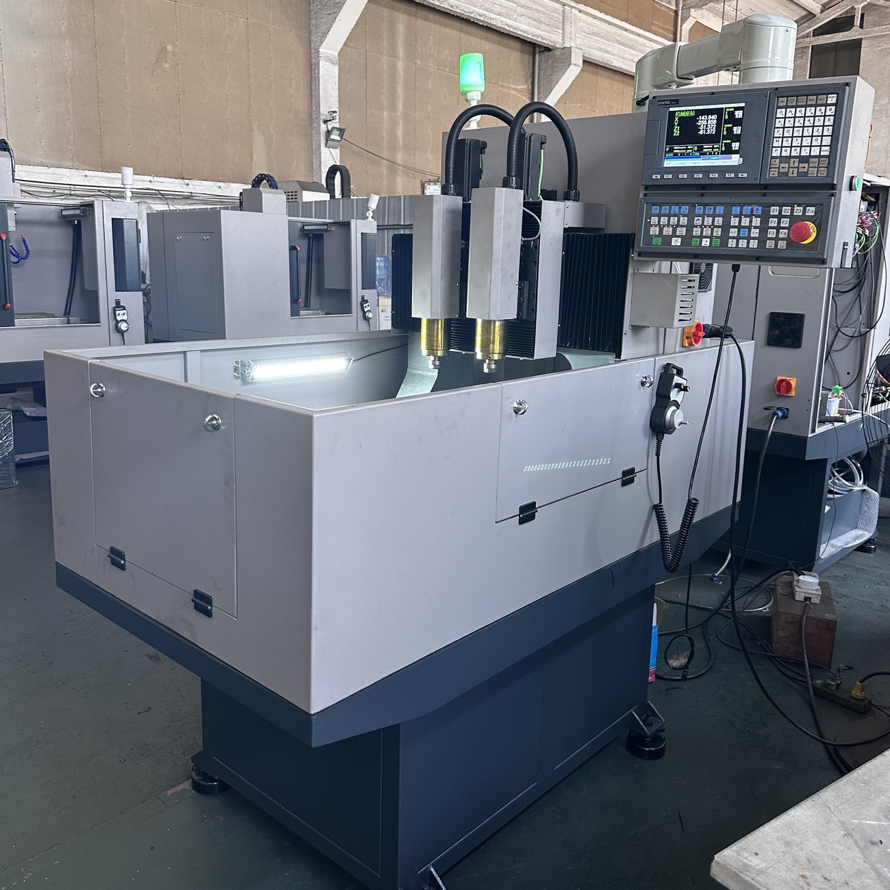 vmc4060 cnc engraving machine 2 spinlde-6.jpg vmc4060 cnc engraving machine 2 spinlde-6.jpg