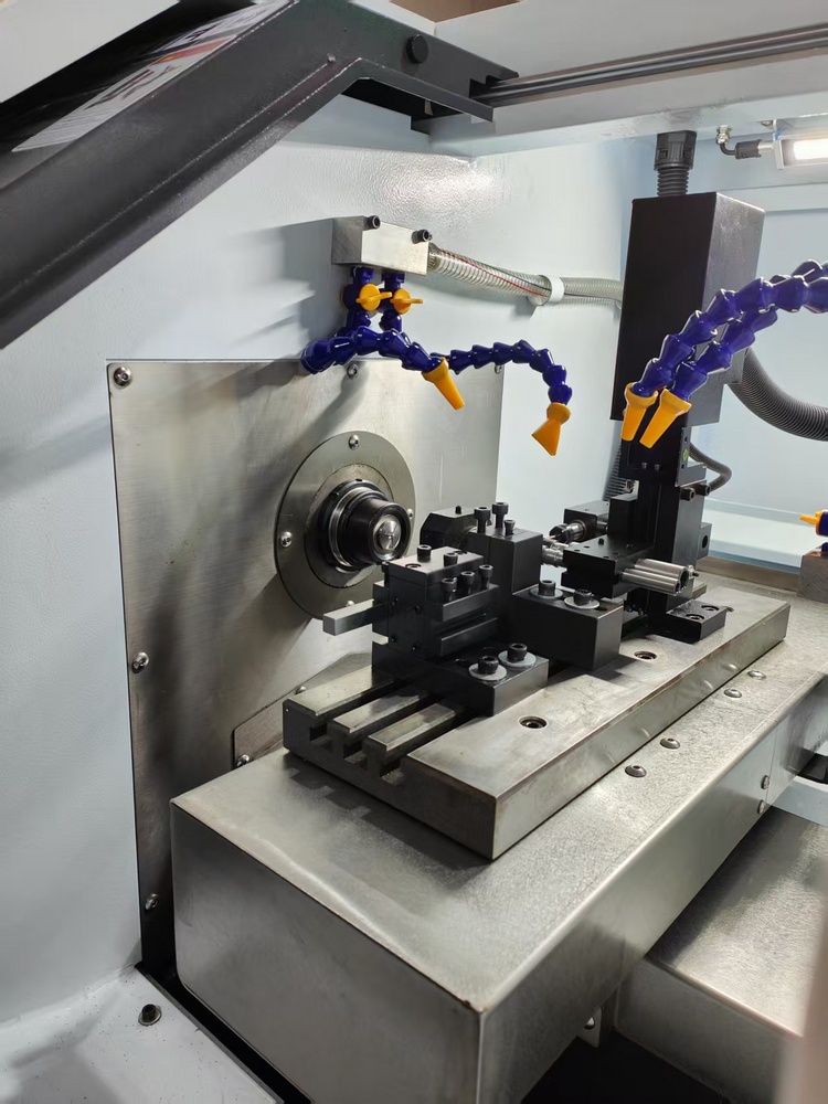 lc-15 small cnc swiss lathe machine-4.jpg lc-15 small cnc swiss lathe machine-4.jpg